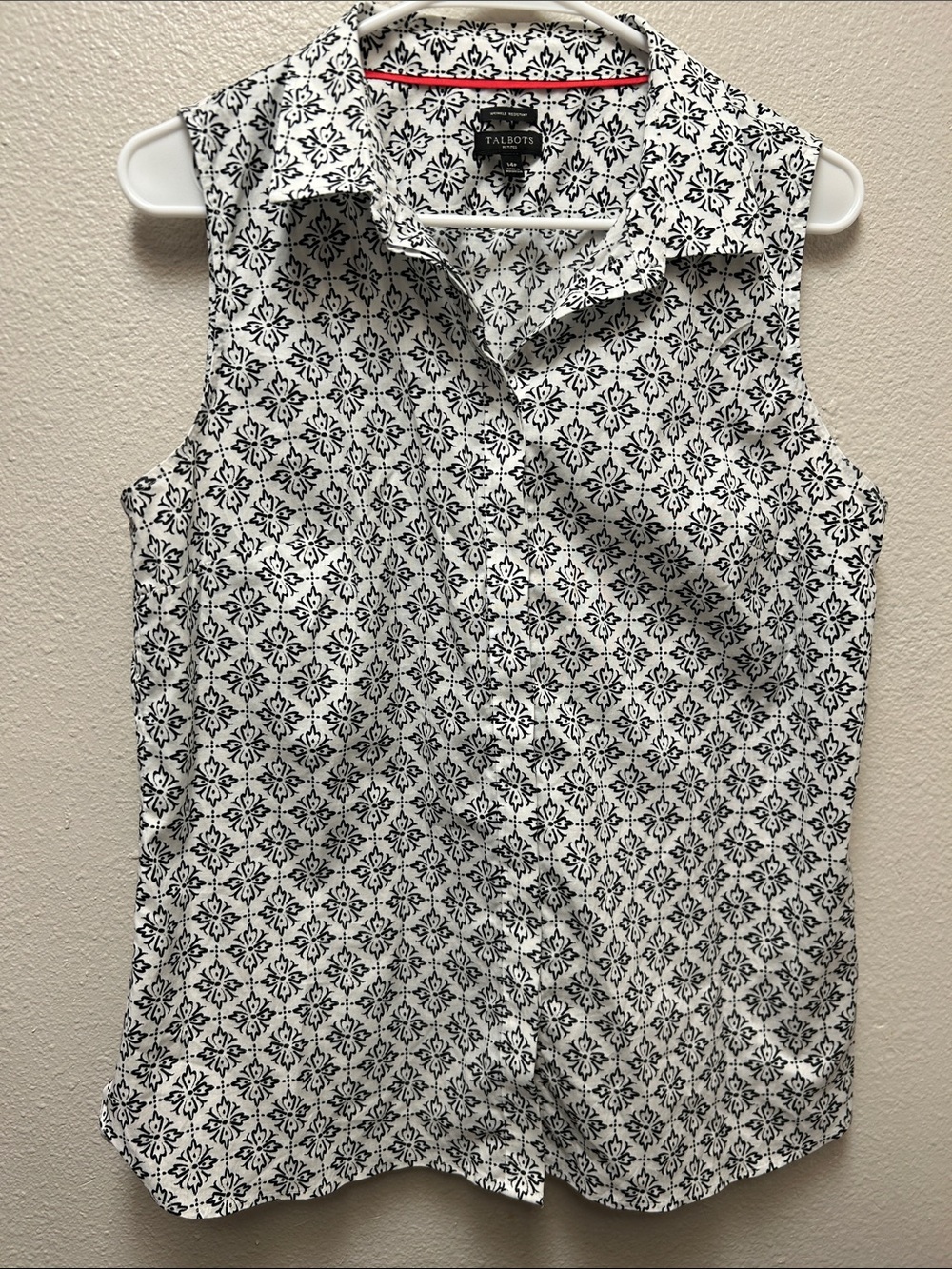 Talbots White Sleeveless Button-Down Top with Black Geometric Print